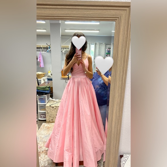 Gorgeous pink ball gown.. never worn - Picture 1 of 1